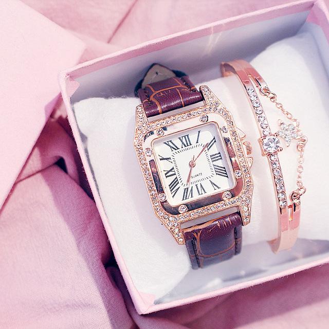 Wristwatches Women Diamond Watch Starry Square Dial Bracelet Watches Set Ladies Leather Band Quartz Wristwatch Female Clock Zegarek Damski
Wristwatches Women Diamond Watch Starry Square Dial Bracelet Watches Set Ladies Leather Band Quartz Wristwatch Female Clock Zegarek Damski