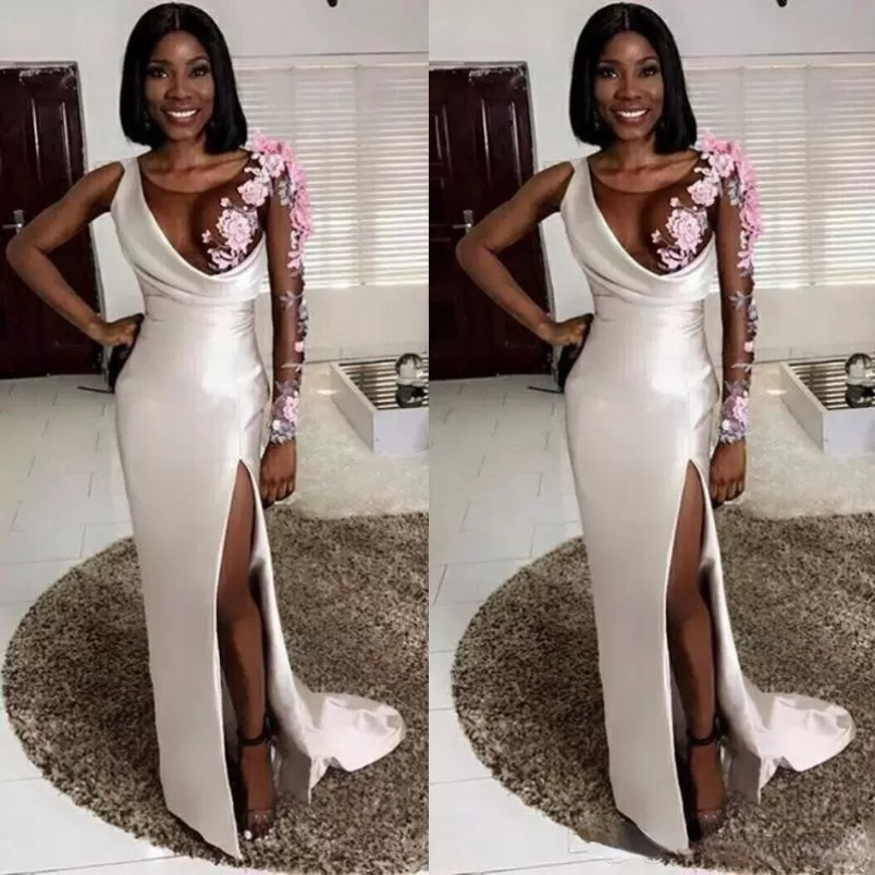 2022 Gorgeous Sheer Neck Floral Appliques Evening Gowns South African Illusion One Long Sleeve Prom Dresses Side Split Stain From Party Dressses, Black
2022 Gorgeous Sheer Neck Floral Appliques Evening Gowns South African Illusion One Long Sleeve Prom Dresses Side Split Stain From Party Dressses, Black