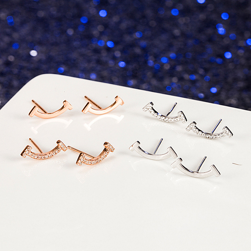 Original gift box Pure 925 silver classic stud earrings happy smiles love female designer smilling Zircon Ear nails luxury wholesale Fashion smile jewelry earrings
Original gift box Pure 925 silver classic stud earrings happy smiles love female designer smilling Zircon Ear nails luxury wholesale Fashion smile jewelry earrings