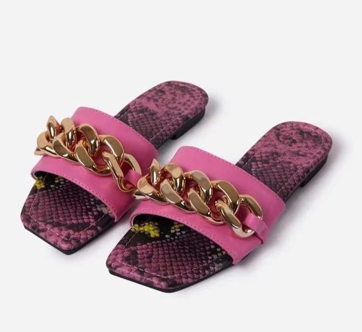 Woman Slipper Top Quality Luxury Designer Sandals Summer Fashion Slipper Flat Heel Slippers Chain Casual Shoes Womens Leather Beach, Black
Woman Slipper Top Quality Luxury Designer Sandals Summer Fashion Slipper Flat Heel Slippers Chain Casual Shoes Womens Leather Beach, Black