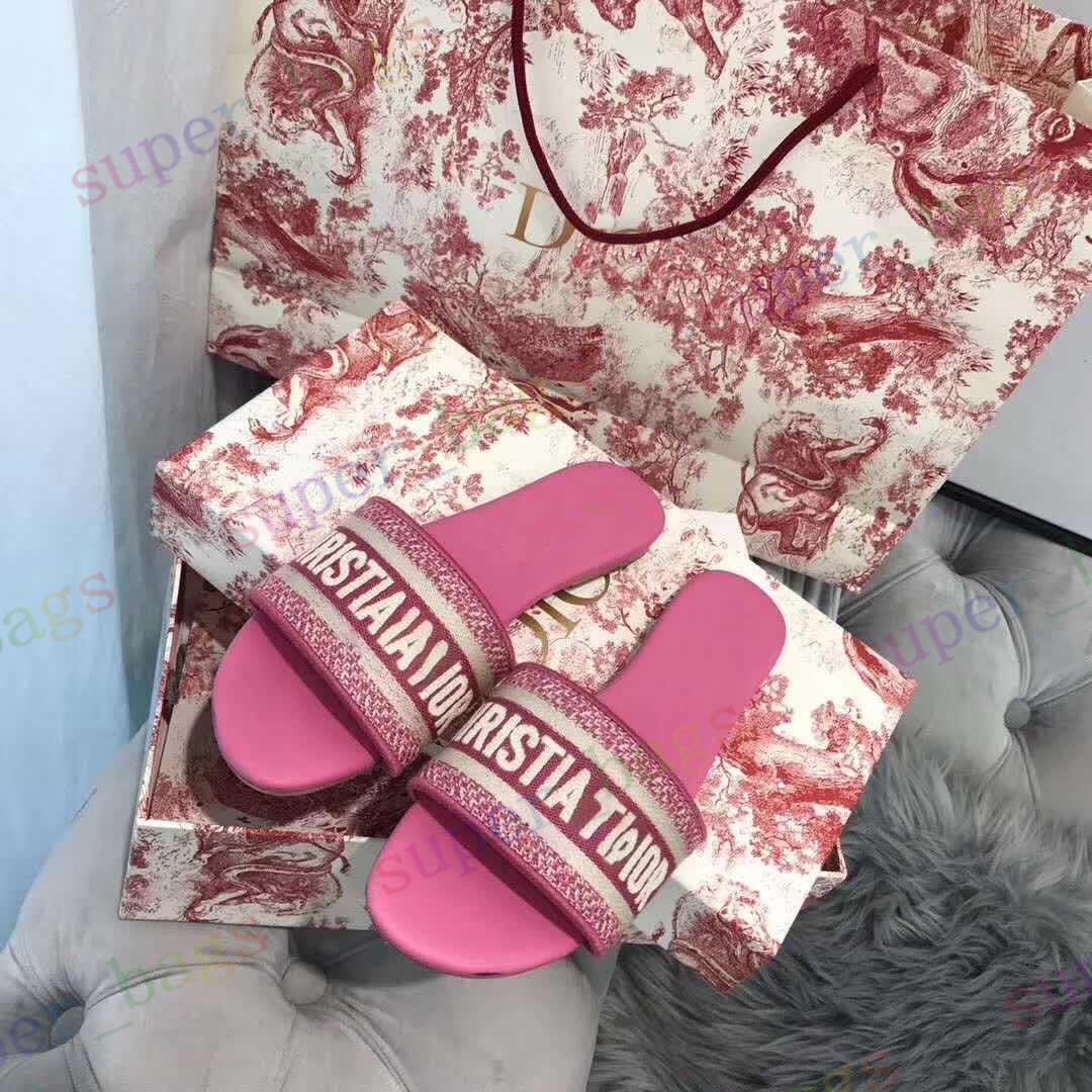 2021 Women Luxurys Designers Slippers Catwalk Leather Summer beach sandals Slide Fashion Flip Flops Wide Flat Slippery shoes box, Color 4
2021 Women Luxurys Designers Slippers Catwalk Leather Summer beach sandals Slide Fashion Flip Flops Wide Flat Slippery shoes box, Color 4