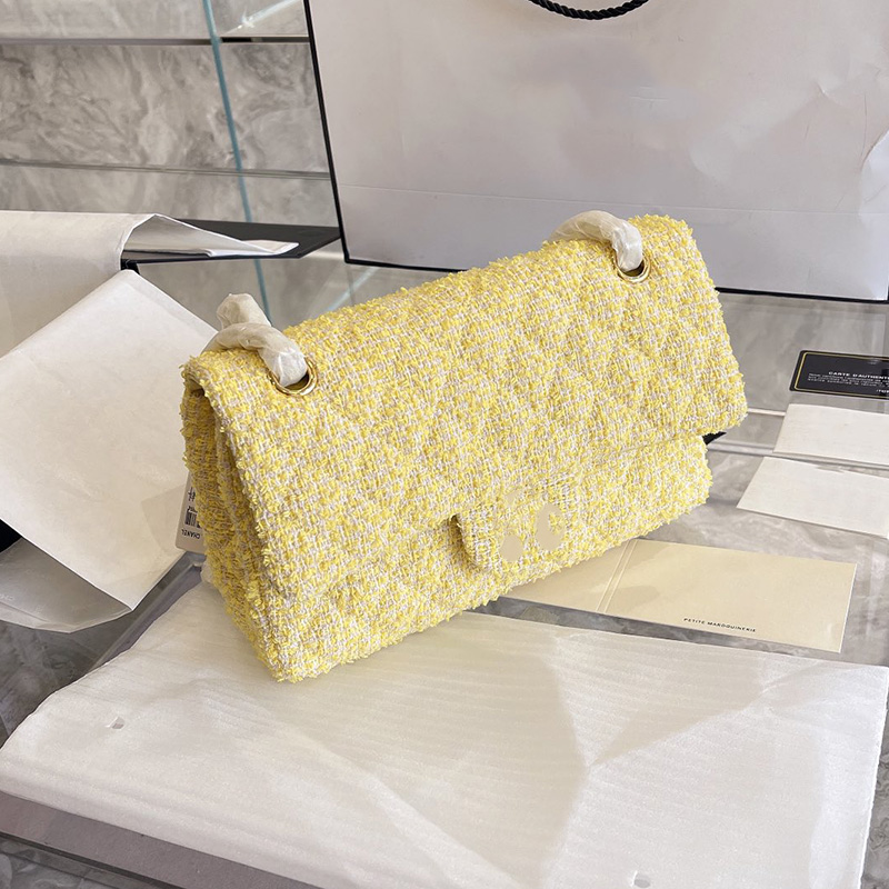 Quilted Bags Jersey Medium Matelasse Chain Crossbody Shoulder Braided Bag Iridescent Yellow Women Desingers Classic Double Flap 25C Tweeds F
Quilted Bags Jersey Medium Matelasse Chain Crossbody Shoulder Braided Bag Iridescent Yellow Women Desingers Classic Double Flap 25C Tweeds F