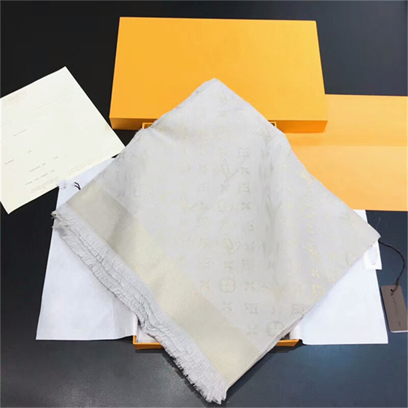 High-grade scarf classic gold thread jacquard women's scarf woollen soft shawl classic triangular shawl 140*140cm no box