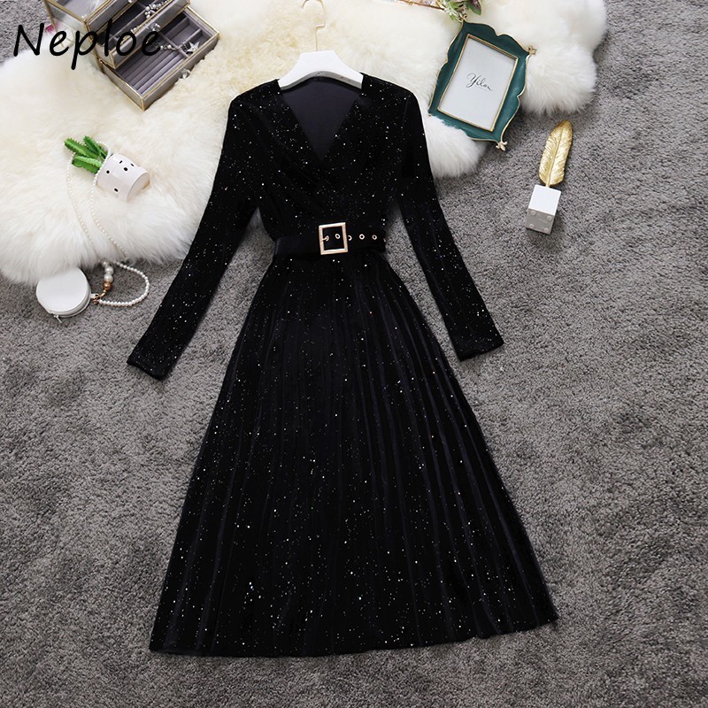 Neploe Elegant Chic Sequined Gold Velvet Pleated Dresses Women New Cross V-neck Vestidos Autumn Ball Gown Dress With Belt 210422