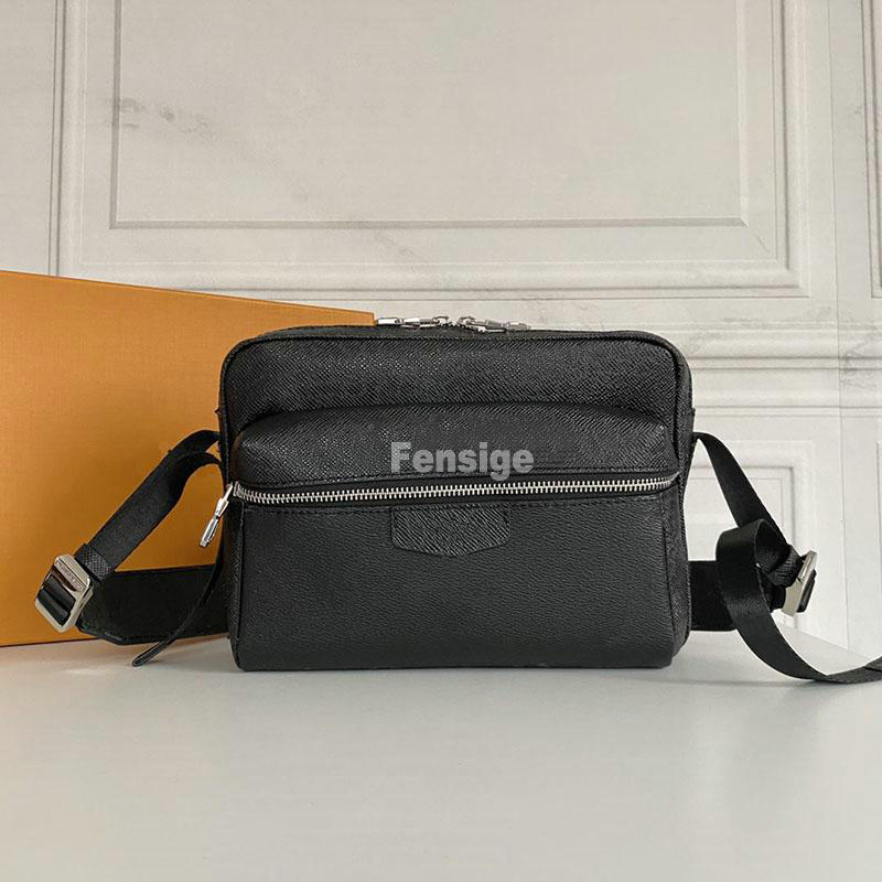 OUTDOOR Messenger Bags Man Crossbody Shoulder Square Trip Leather Bag Famous Tote Postman Mens Designers M30233 M30243 M30749 M30239, Others
OUTDOOR Messenger Bags Man Crossbody Shoulder Square Trip Leather Bag Famous Tote Postman Mens Designers M30233 M30243 M30749 M30239, Others