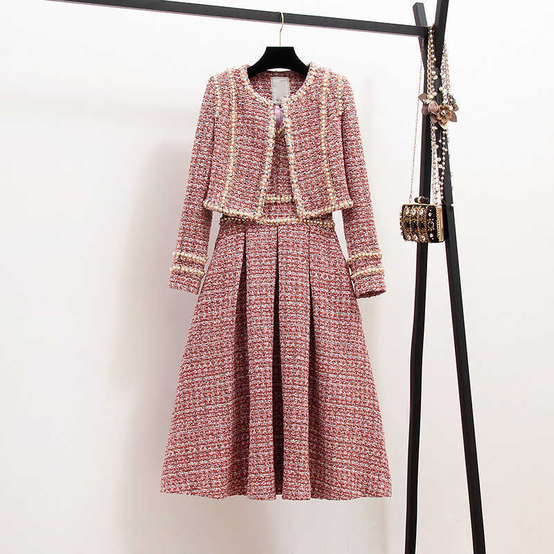 Autumn High Quality Women 2 Piece Set Tweed Short Jacket Coat+Beading Vest Dress Elegant Fashion Party Dresses 2 Sets 210603, Picture color
Autumn High Quality Women 2 Piece Set Tweed Short Jacket Coat+Beading Vest Dress Elegant Fashion Party Dresses 2 Sets 210603, Picture color