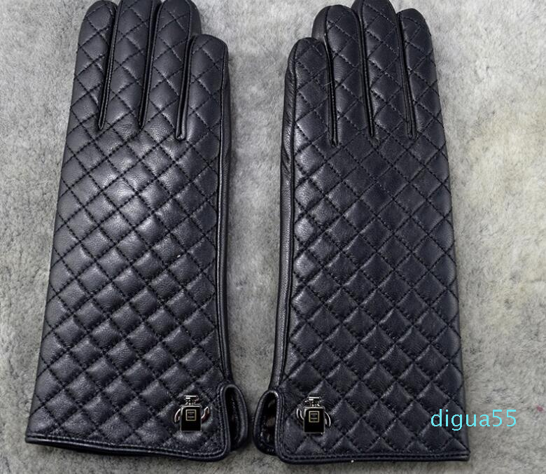 fashion Women winter fur Luxury Leather Softs gloves Diamond lattice rabbit soft warm sheepskin Sexy drive Locomotive rider gloves
fashion Women winter fur Luxury Leather Softs gloves Diamond lattice rabbit soft warm sheepskin Sexy drive Locomotive rider gloves