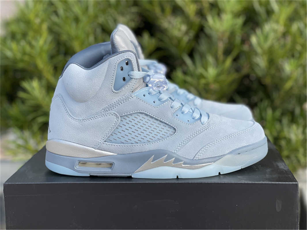 2021 Authentic 5 High OG WMNS Bluebird Outdoor Shoes Men Photo Blue Football Grey Metallic Silver White DD9336-400 Sports Sneakers With Origingl Box
2021 Authentic 5 High OG WMNS Bluebird Outdoor Shoes Men Photo Blue Football Grey Metallic Silver White DD9336-400 Sports Sneakers With Origingl Box
