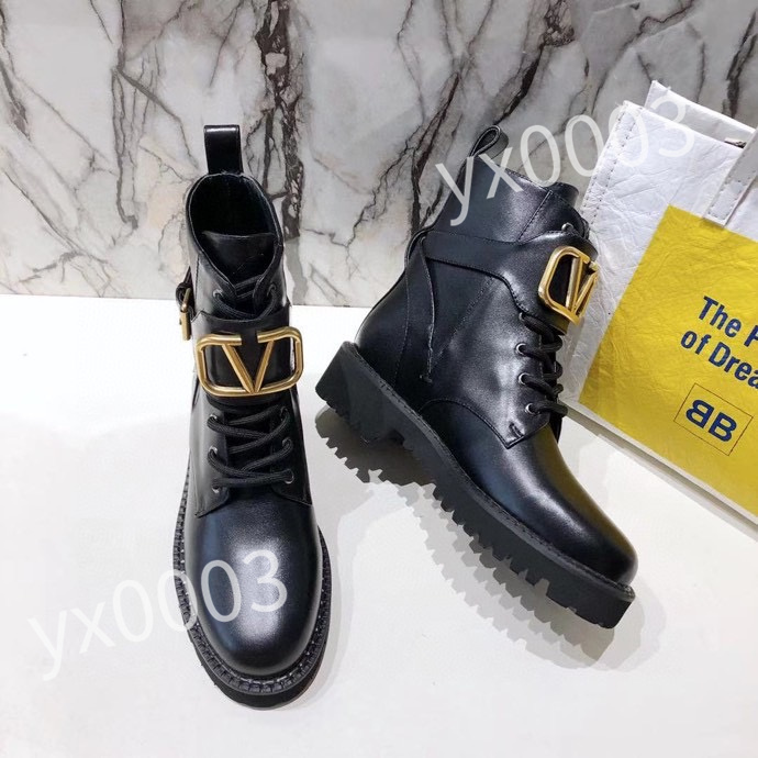 Valentin Women Designer Boots Desert Boot Flamingos Love Real Leather Medal Coarse Non-Slip Winter ankle Shoes size35-41, 01
Valentin Women Designer Boots Desert Boot Flamingos Love Real Leather Medal Coarse Non-Slip Winter ankle Shoes size35-41, 01