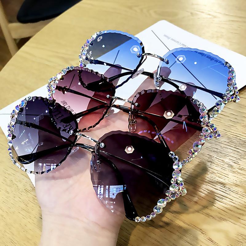 Outdoor Eyewear Net Celebrity Rhinestone Sunglasses Ladies Gradient Color Trendy Street Shooting Thin And Anti-ultraviolet Cycling
Outdoor Eyewear Net Celebrity Rhinestone Sunglasses Ladies Gradient Color Trendy Street Shooting Thin And Anti-ultraviolet Cycling