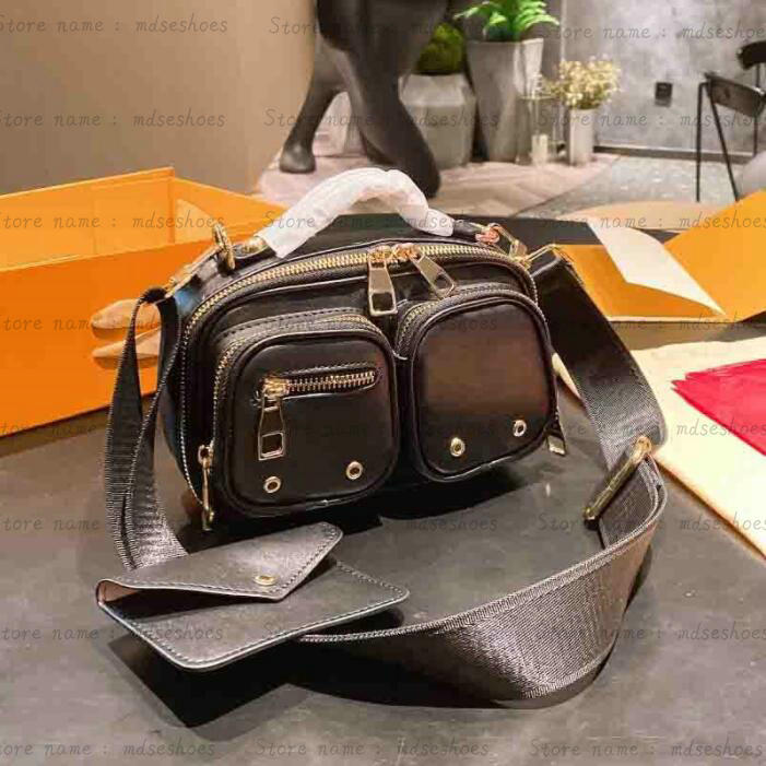 Sporty Utility Crossbody Bag Calfskin Embossed Monograms Multiple Zipped Pockets Handbag 2PCS Trio Designers Luxurys Cross Body With Coin Purse
Sporty Utility Crossbody Bag Calfskin Embossed Monograms Multiple Zipped Pockets Handbag 2PCS Trio Designers Luxurys Cross Body With Coin Purse