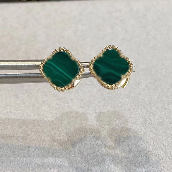 Claasic Designer stud Earrings Women love Four Clover Cleef Screw Party Hoop Wedding Earring Couple Gift Fashion Luxury Van
Claasic Designer stud Earrings Women love Four Clover Cleef Screw Party Hoop Wedding Earring Couple Gift Fashion Luxury Van