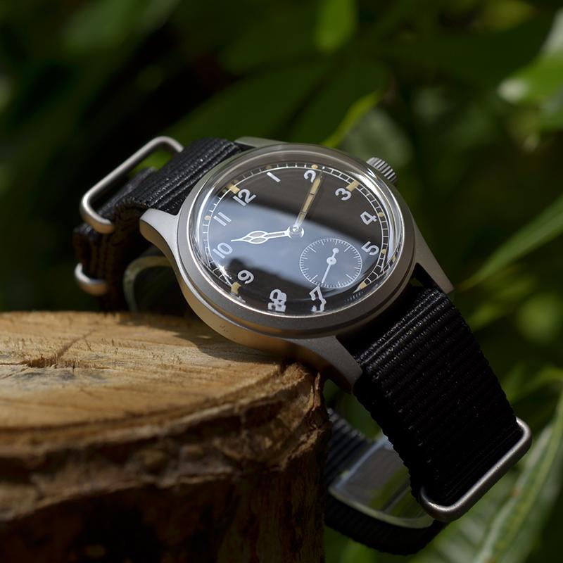 Wristwatches Baltany Retro Automatic Watch Men NATO Strap Small Seconds St1701 Classic Subsecond Hand Mechanical Vintage
Wristwatches Baltany Retro Automatic Watch Men NATO Strap Small Seconds St1701 Classic Subsecond Hand Mechanical Vintage