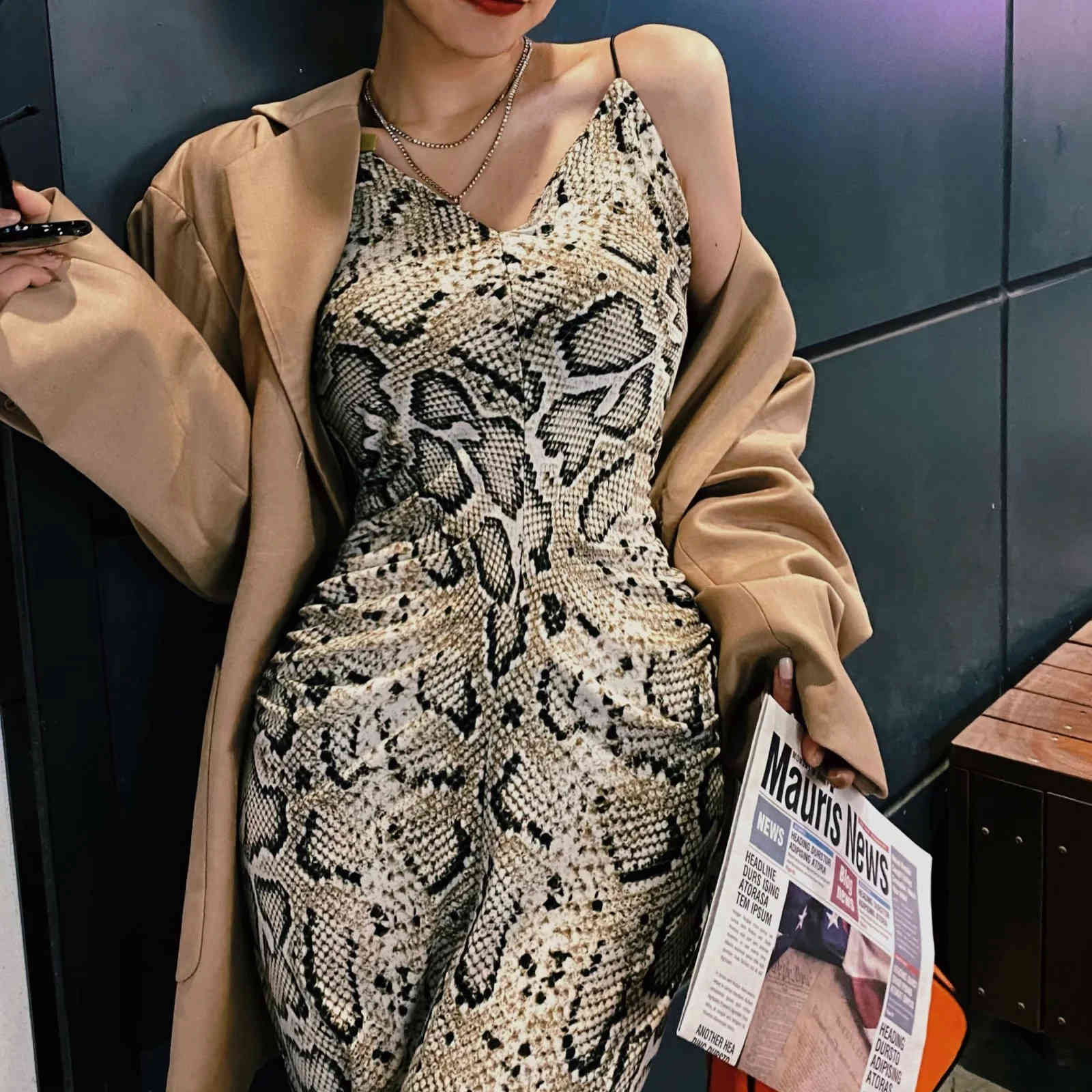 Women Sexy Spaghetti Strap Leopard Print Midi Dress Summer Vintage V-neck Snake Skin Pattern Sleeveless Bodycon Female Dresses 210521, As pic
Women Sexy Spaghetti Strap Leopard Print Midi Dress Summer Vintage V-neck Snake Skin Pattern Sleeveless Bodycon Female Dresses 210521, As pic