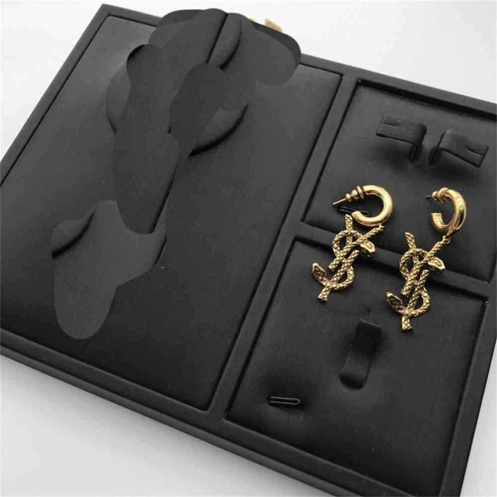 Outlet Advanced Earrings 2021 new fashion letter long S925 silver needle earrings for women, Golden
Outlet Advanced Earrings 2021 new fashion letter long S925 silver needle earrings for women, Golden