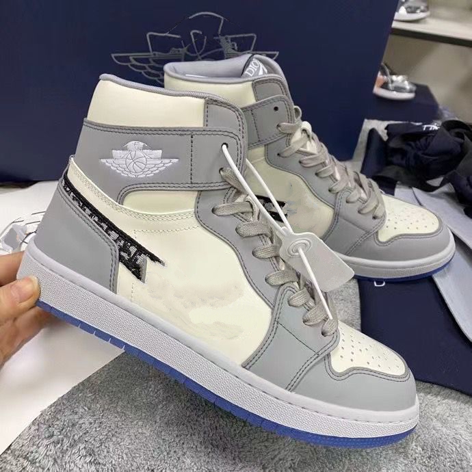 moda femminile Designer scarpe ginnastica con tacco alto, sneakerpelle casual da corsa all'aperto uomini e donne in alto 36-45 jkjj0aa002
moda femminile Designer scarpe ginnastica con tacco alto, sneakerpelle casual da corsa all'aperto uomini e donne in alto 36-45 jkjj0aa002