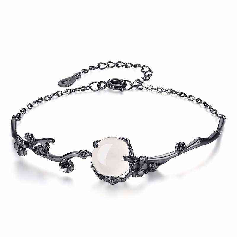 Huitan Vintage Bracelet with White Moonstone Prong Setting Anniversary Gift Adjustable Fashion Bracelets for Women
Huitan Vintage Bracelet with White Moonstone Prong Setting Anniversary Gift Adjustable Fashion Bracelets for Women