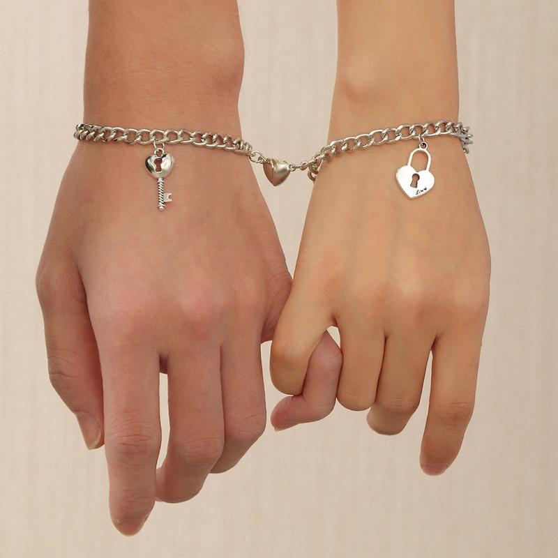 Charm Bracelets 2Pcs/Set Magnet Attracts Friendship Couple Bracelet Lock Key Pendant Metal Chain Punk Lover's Gift Jewelry, Golden;silver
Charm Bracelets 2Pcs/Set Magnet Attracts Friendship Couple Bracelet Lock Key Pendant Metal Chain Punk Lover's Gift Jewelry, Golden;silver