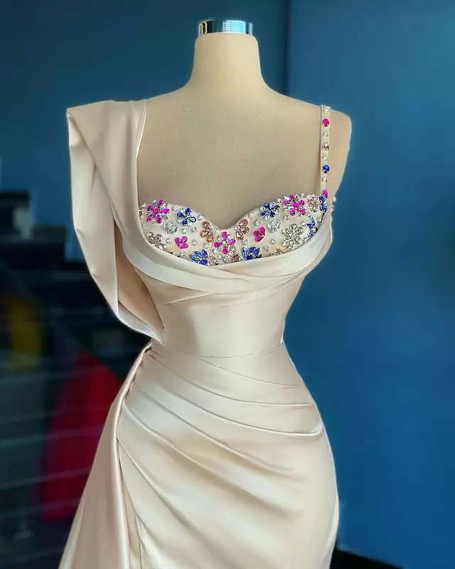 Mermaid Evening Champagne Dresses Crystals Spaghetti Straps Satin 2022 Sleeveless Ruched Pleats Dubai Side Slit Custom Made Plus Size Prom Party Gown 