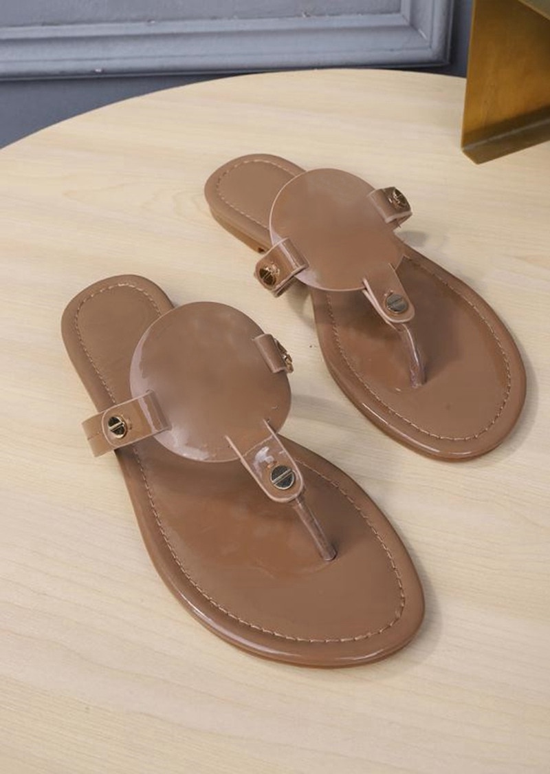 2021 slippers products high-quality designer design summer 10-color hollow flip-flop rubber sandals wear-resistant 35-43, Black
2021 slippers products high-quality designer design summer 10-color hollow flip-flop rubber sandals wear-resistant 35-43, Black