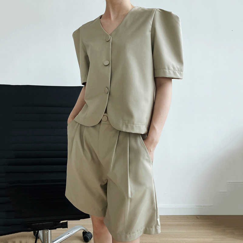 women's tracksuits fashion blazer and pair shorts of two thin female parts singble breasted casual women's streetwear suit ubrk, Gray
women's tracksuits fashion blazer and pair shorts of two thin female parts singble breasted casual women's streetwear suit ubrk, Gray