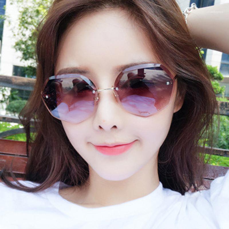 Sunglasses 2021 Fashion Classic Rimless Women Brand Designer Metal Round Sun Glasses Gradient Shades Ladies Frameless Glasses1
Sunglasses 2021 Fashion Classic Rimless Women Brand Designer Metal Round Sun Glasses Gradient Shades Ladies Frameless Glasses1