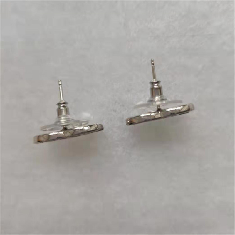 Fashion gold diamond stud earrings aretes for lady Women Party Wedding Lovers gift engagement Jewelry for Bride
Fashion gold diamond stud earrings aretes for lady Women Party Wedding Lovers gift engagement Jewelry for Bride