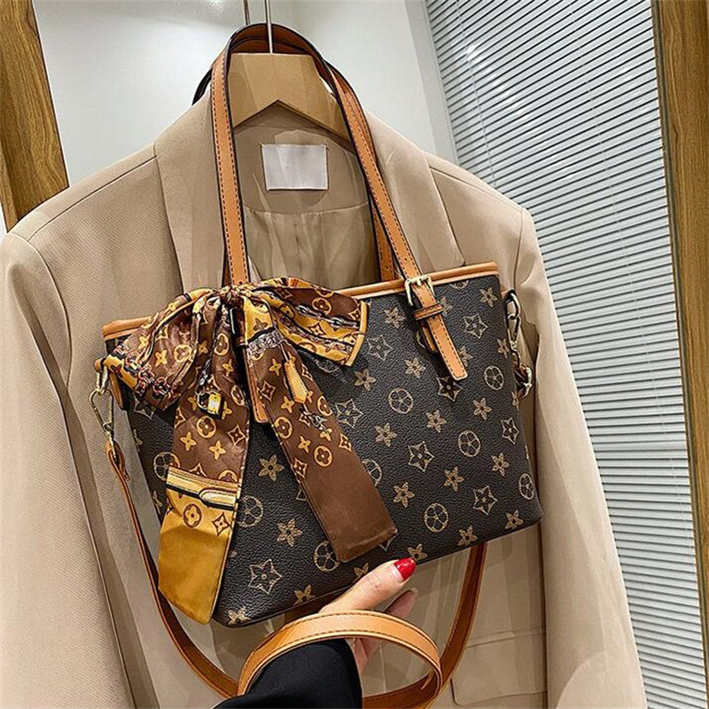High Quality luxurys designers Fashion womens CrossBody bag Shoulder Bags Letter Handbag ladies purse Chains Cross Body Clutch Camera Handbags
High Quality luxurys designers Fashion womens CrossBody bag Shoulder Bags Letter Handbag ladies purse Chains Cross Body Clutch Camera Handbags