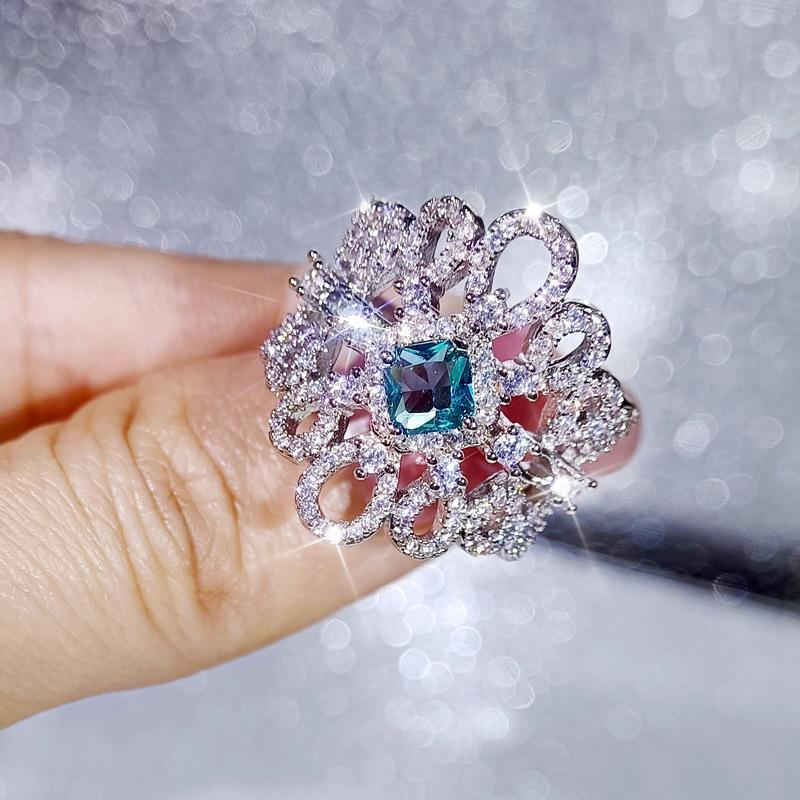 Cluster Rings Luxury Bling Square Cut 925 Sterling Silver Classic Green Zirconia Lace For Bridal Girls Women Wedding Fashion Jewelry
Cluster Rings Luxury Bling Square Cut 925 Sterling Silver Classic Green Zirconia Lace For Bridal Girls Women Wedding Fashion Jewelry