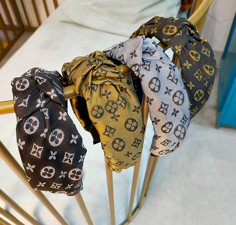 Lots Fashion Designer Brand Letter print Wide Edge Knotted headbands Luxury Turban Headband Hair Hoop Headwear Accessories for Women Girls, Black;brown
Lots Fashion Designer Brand Letter print Wide Edge Knotted headbands Luxury Turban Headband Hair Hoop Headwear Accessories for Women Girls, Black;brown