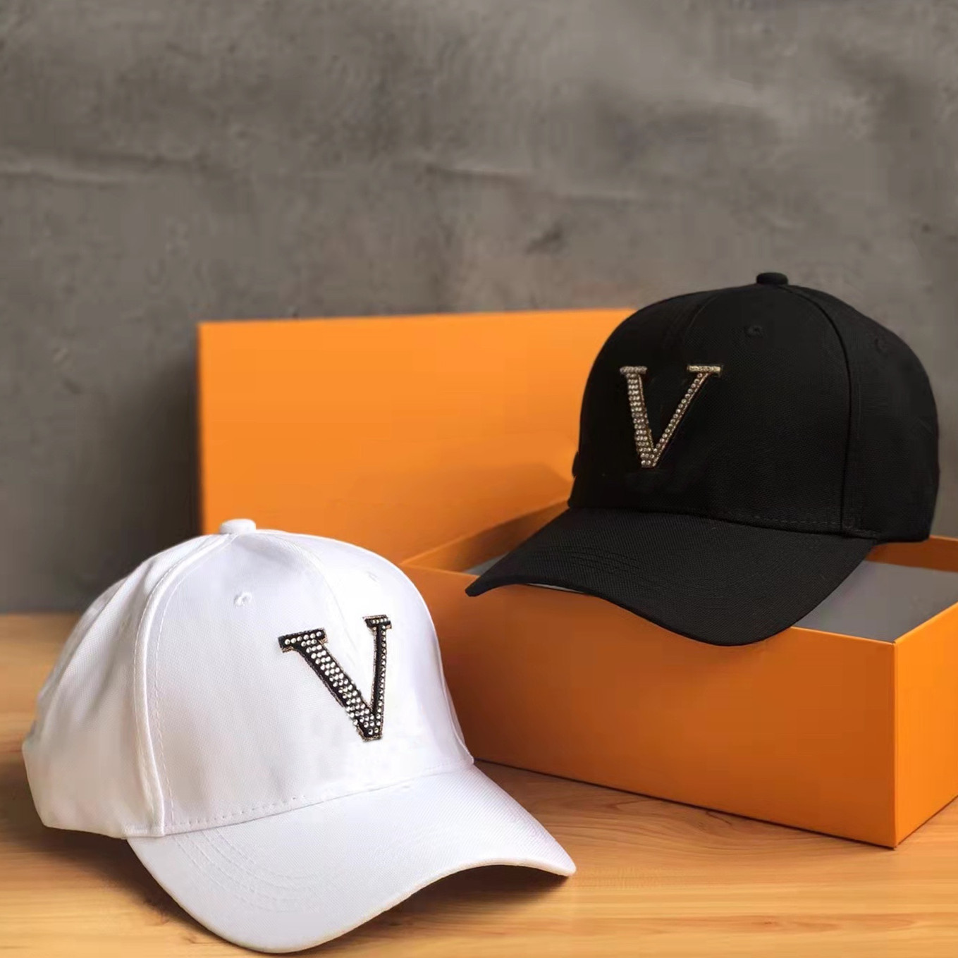 Fashion Designer Baseball Cap for Unisex Casual Sports Caps High Quality Sunshade Hat Personality Simple Letter Hats, Black no box
Fashion Designer Baseball Cap for Unisex Casual Sports Caps High Quality Sunshade Hat Personality Simple Letter Hats, Black no box