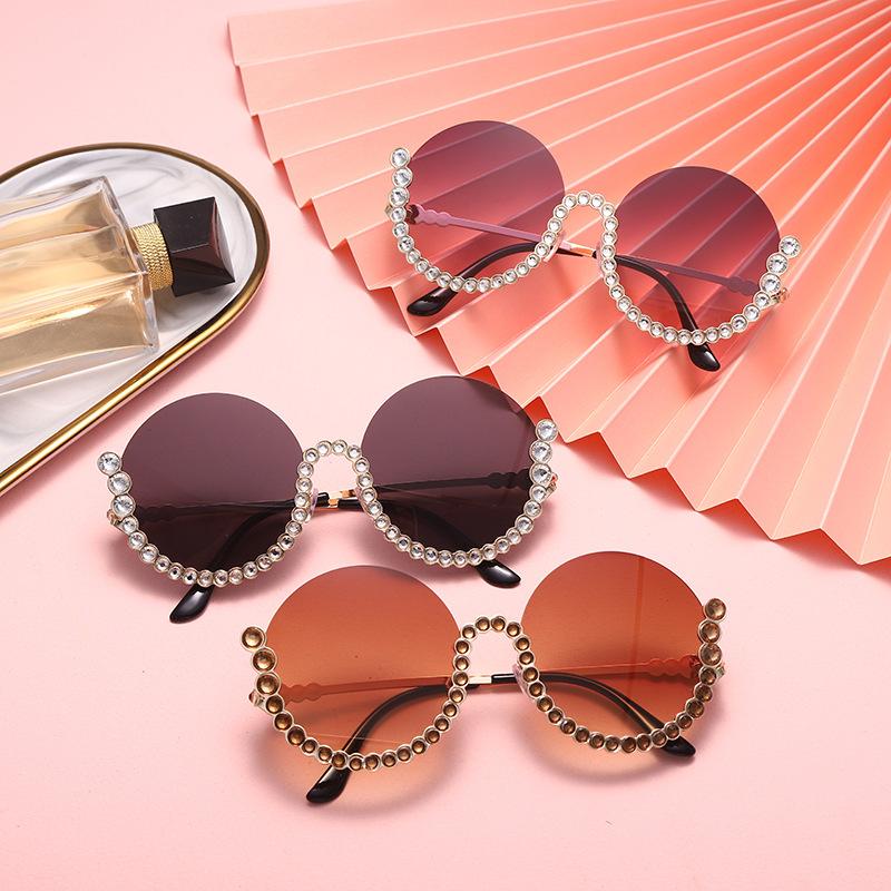 Sunglasses Fashion Round Women Diamond Glasses Retro Sunglass Female Design Eyewear UV400 Sun Glass Shades
Sunglasses Fashion Round Women Diamond Glasses Retro Sunglass Female Design Eyewear UV400 Sun Glass Shades