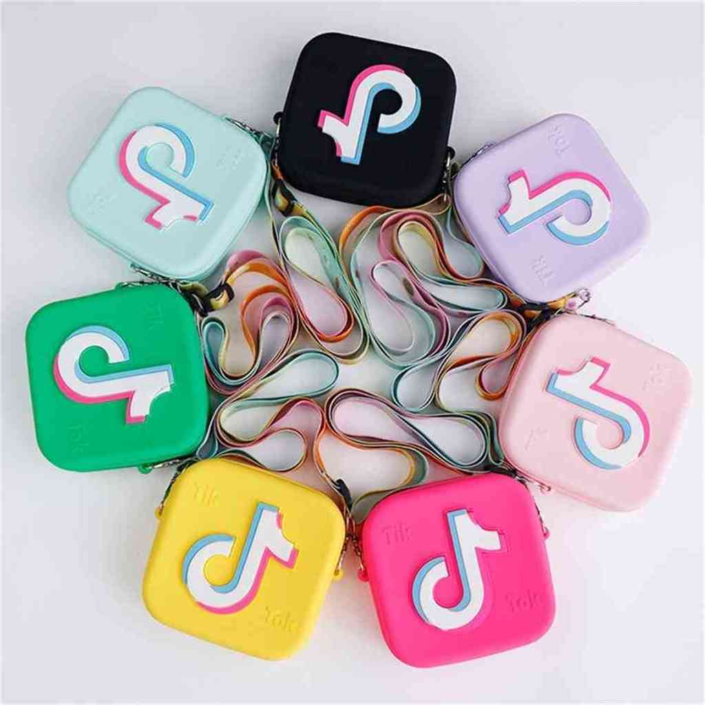 Tiktok Letters Printed Candy Colors Children's Messenger Bag Fashion Kids Girls Satchel Square Bags Rainbow Mini Baby Single-shoulder Packs H719LR3
Tiktok Letters Printed Candy Colors Children's Messenger Bag Fashion Kids Girls Satchel Square Bags Rainbow Mini Baby Single-shoulder Packs H719LR3