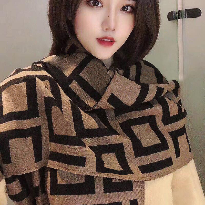 Fashion Accessories Scarves Classic Letter Pattern Autumn Winter Casual Wraps Men Women Unisex Wholesale
Fashion Accessories Scarves Classic Letter Pattern Autumn Winter Casual Wraps Men Women Unisex Wholesale