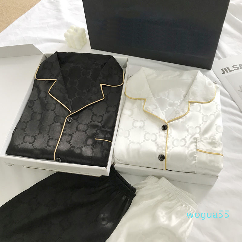 Luxury Letter Silk Sleepwears Men Women Satin Sleepwear Summer Short Sleeve Pajamas Couple Soft Thin Unisex Home Wear 2 Piece Set, As pic
Luxury Letter Silk Sleepwears Men Women Satin Sleepwear Summer Short Sleeve Pajamas Couple Soft Thin Unisex Home Wear 2 Piece Set, As pic