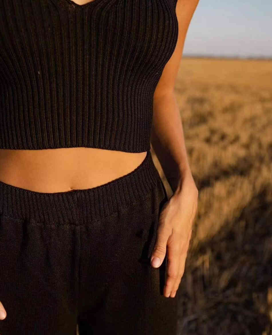 Free Women V-neck Knitted Sweater Set Casual Sleeveless Pullover Vest & Loose Elastic Pants Two-piece 210524