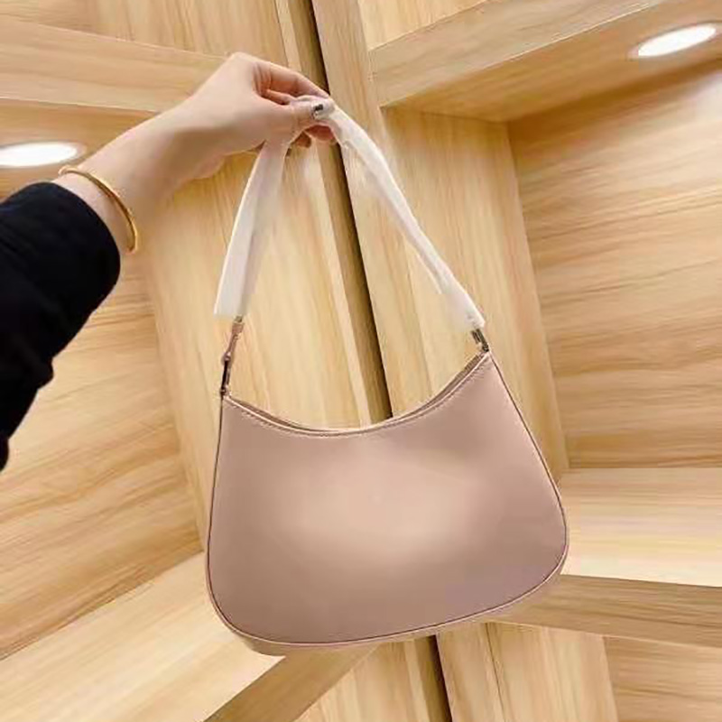 2021 listed high-quality brand ladies shoulder bag leather simple style handbag with the original box dust bags, Make up the difference
2021 listed high-quality brand ladies shoulder bag leather simple style handbag with the original box dust bags, Make up the difference