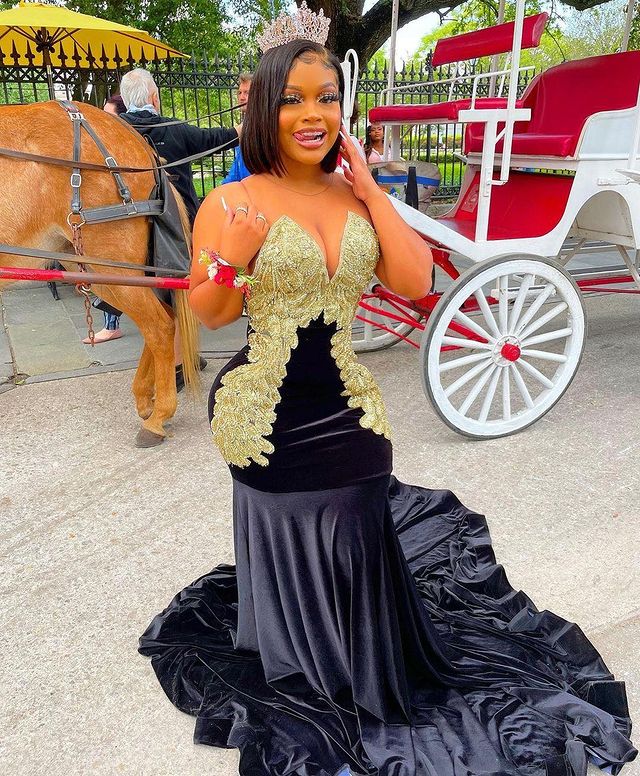 2021 Plus Size Arabic Aso Ebi Black Mermaid Velvet Prom Dresses Lace Sheer Neck Evening Formal Party Second Reception Gowns Dress ZJ216