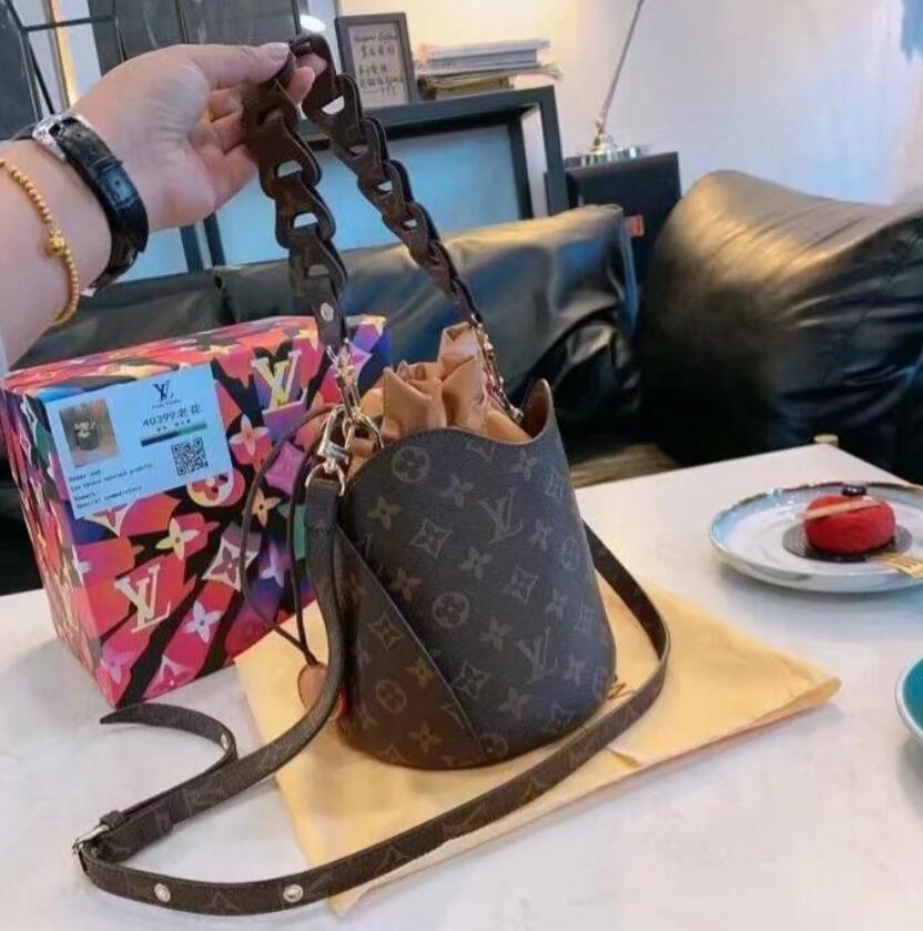 GGLVLouis
Bag VittonYSL
Wallets Ophidia Chain Shoulder Crossbody Bags Luxurys Designers Handbags Purse Women Fas, Red;black
GGLVLouis
Bag VittonYSL
Wallets Ophidia Chain Shoulder Crossbody Bags Luxurys Designers Handbags Purse Women Fas, Red;black