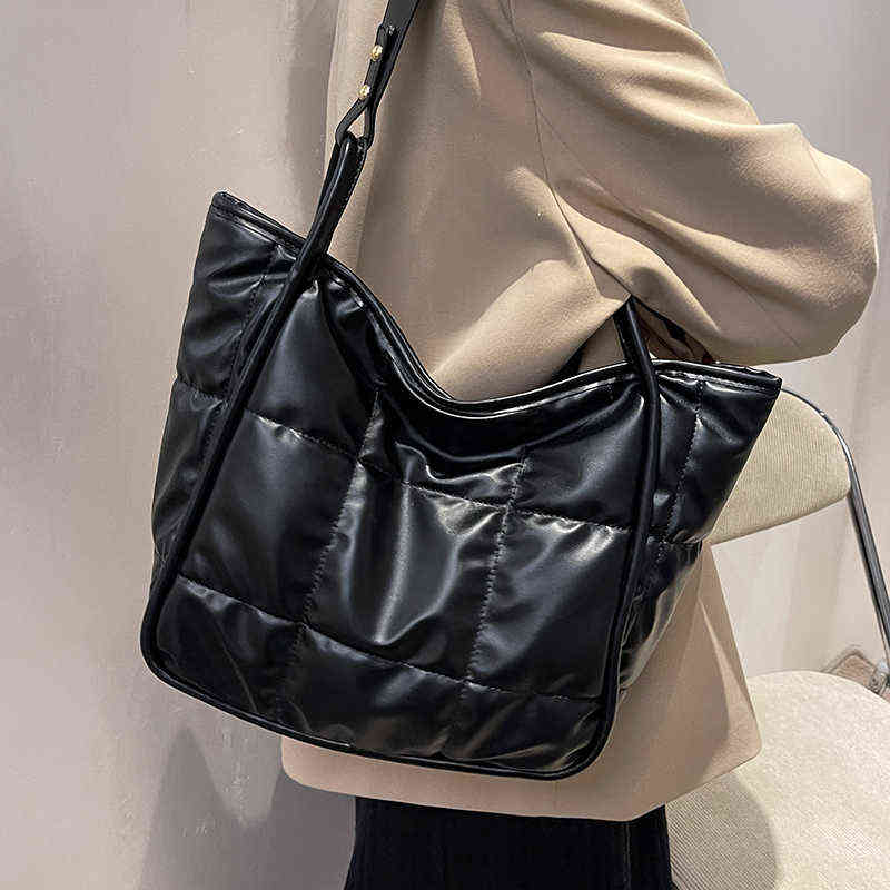 Cross Body Bags High Capacity Winter Big Pu Leather Quilted Tote Padded Handbags Designer Women Shoulder Hit Luxury Large Hand Bag 1124
Cross Body Bags High Capacity Winter Big Pu Leather Quilted Tote Padded Handbags Designer Women Shoulder Hit Luxury Large Hand Bag 1124