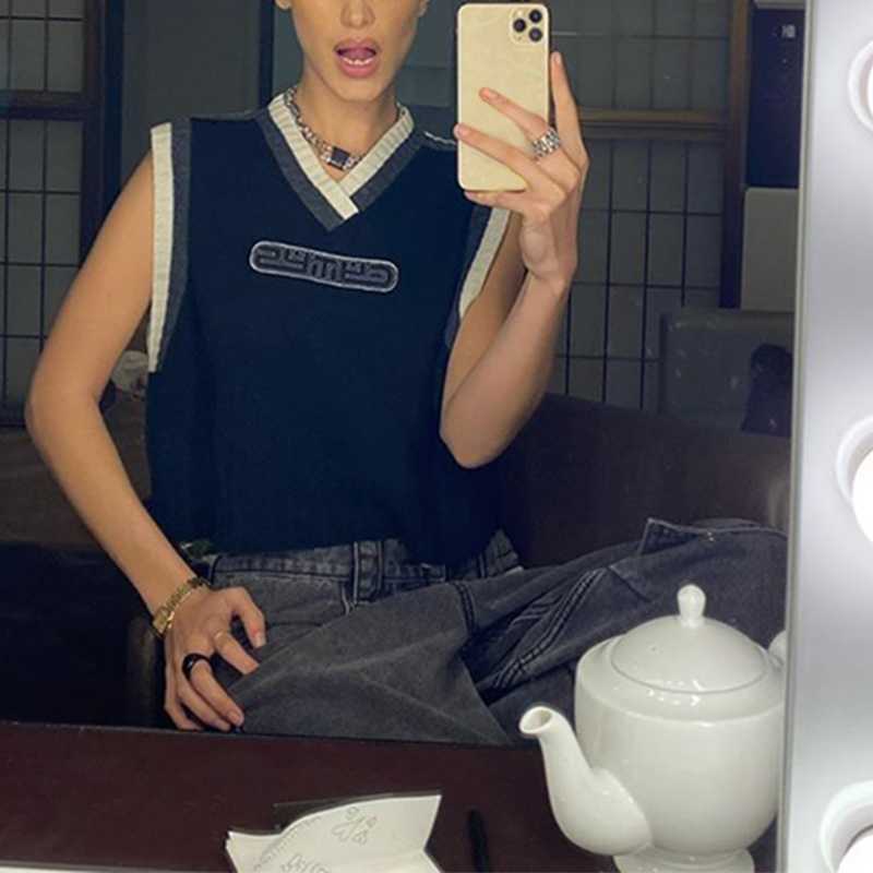 Women Retro Knitted Sleeveless Vest V-Neck Letters Print Loose Sweater Crop Top 210819