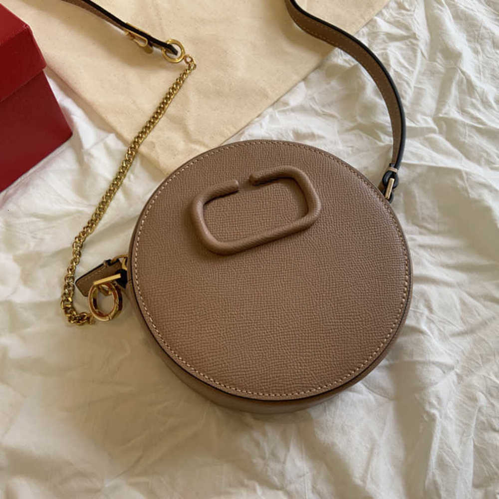 7A+Fashion 2021 New style fashion bags 7788 cowhide Vintage bronzing effect craft handles accessories Genuine Leather Fashion atmosphere shoulder bag
7A+Fashion 2021 New style fashion bags 7788 cowhide Vintage bronzing effect craft handles accessories Genuine Leather Fashion atmosphere shoulder bag