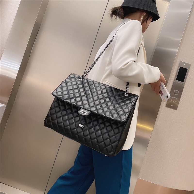 Fashion small fragrance wind single shoulder crossbody bag 2021 women's large capacity traveling bags With diamond chain mommy handbag, Black
Fashion small fragrance wind single shoulder crossbody bag 2021 women's large capacity traveling bags With diamond chain mommy handbag, Black