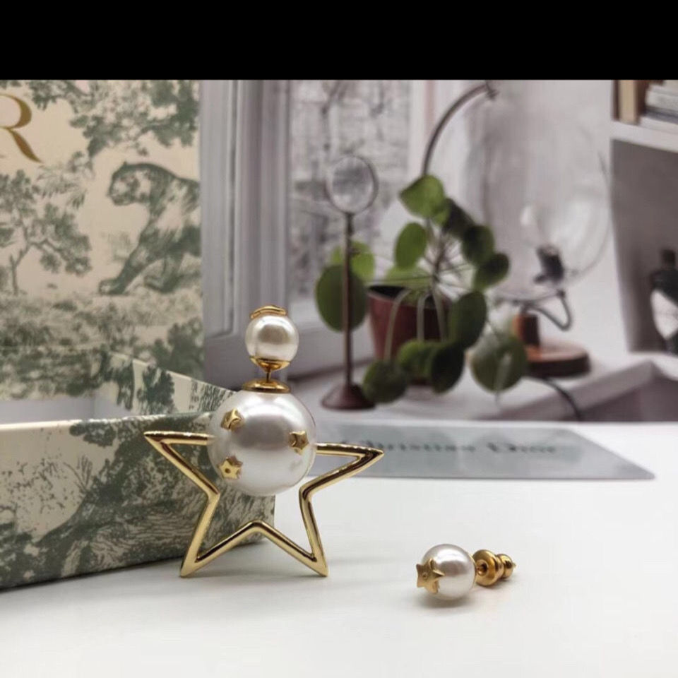 Luxury Stud 2021 new d pop retro pearl five pointed star letter Earrings women's simple and versatile asymmetric, Golden;silver
Luxury Stud 2021 new d pop retro pearl five pointed star letter Earrings women's simple and versatile asymmetric, Golden;silver