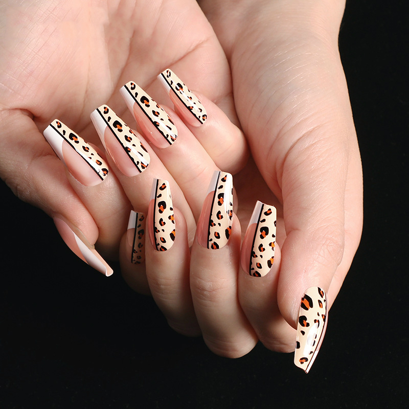 24pcs/box ABS Press on Nails Coffin with Glue Medium Length Full Cover Ballerina False Nails with Designs Manicure Nail Studio, Red;gold
24pcs/box ABS Press on Nails Coffin with Glue Medium Length Full Cover Ballerina False Nails with Designs Manicure Nail Studio, Red;gold