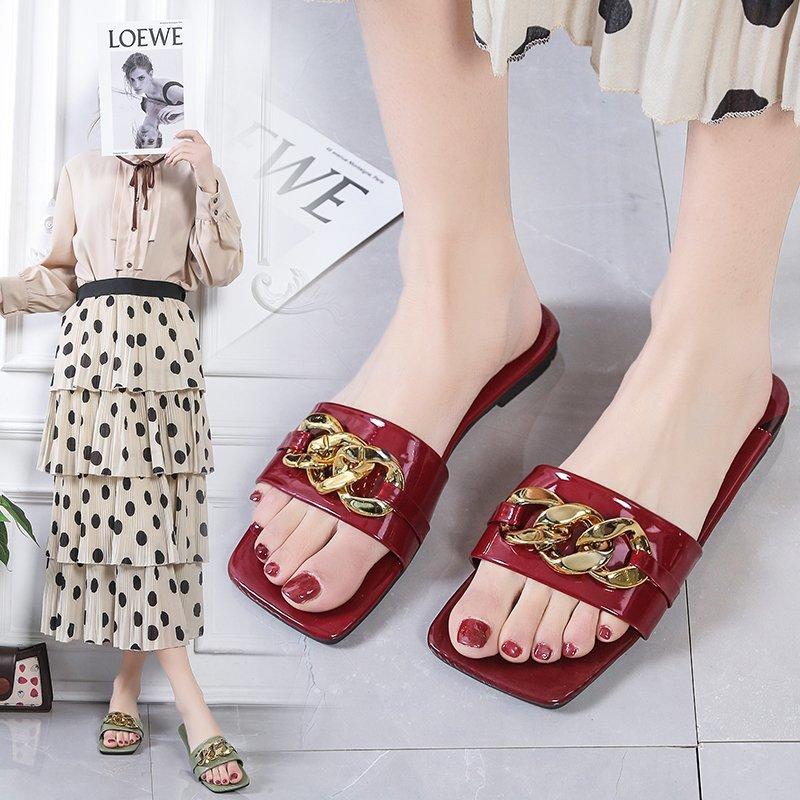 Slippers 2021 Classic Fashion Big Size Beach Shoes Chain Decoration Women Flat, Beige 
Slippers 2021 Classic Fashion Big Size Beach Shoes Chain Decoration Women Flat, Beige
