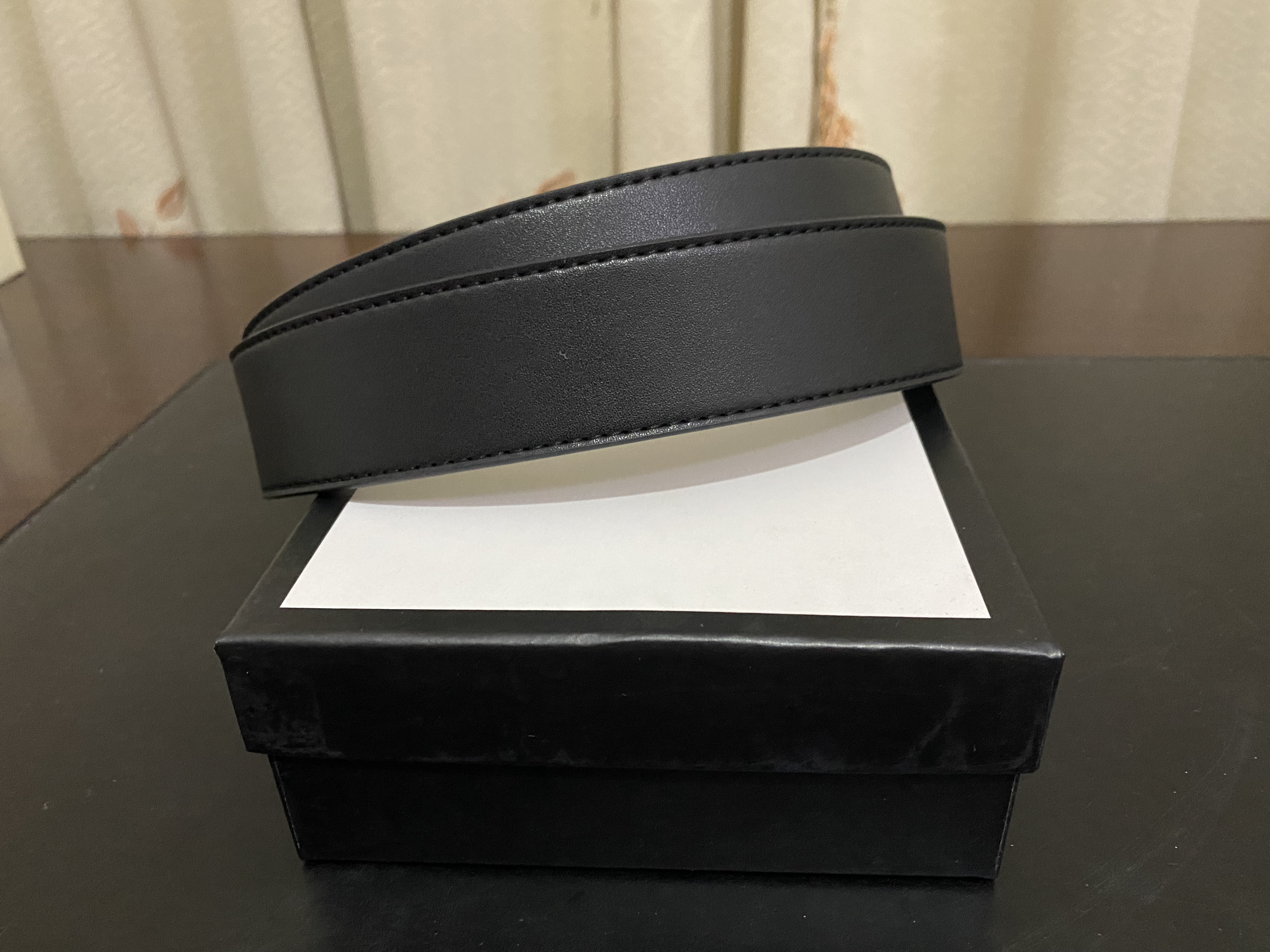 High quality womens belt mens belts inlaid diamond pearl bronze metal buckle sports leisure fashion women Waistband Width3.8cm with original box, Belt and box
High quality womens belt mens belts inlaid diamond pearl bronze metal buckle sports leisure fashion women Waistband Width3.8cm with original box, Belt and box