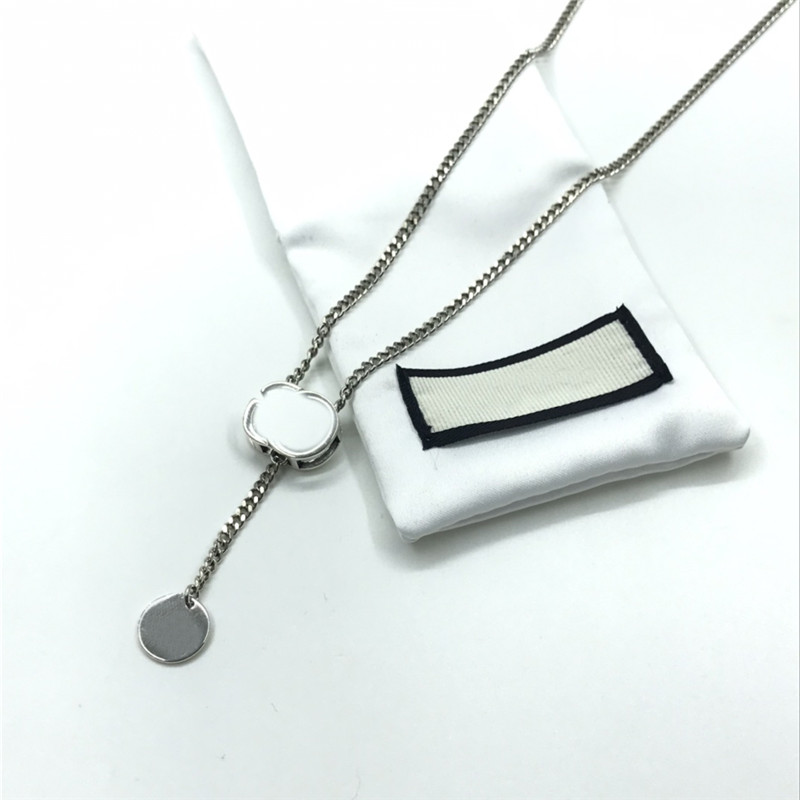 Luxury Double Letter Hollow Necklaces Unisex Pendant Chain Necklace Designer Couple Pendants Jewelry With Gift Box
Luxury Double Letter Hollow Necklaces Unisex Pendant Chain Necklace Designer Couple Pendants Jewelry With Gift Box