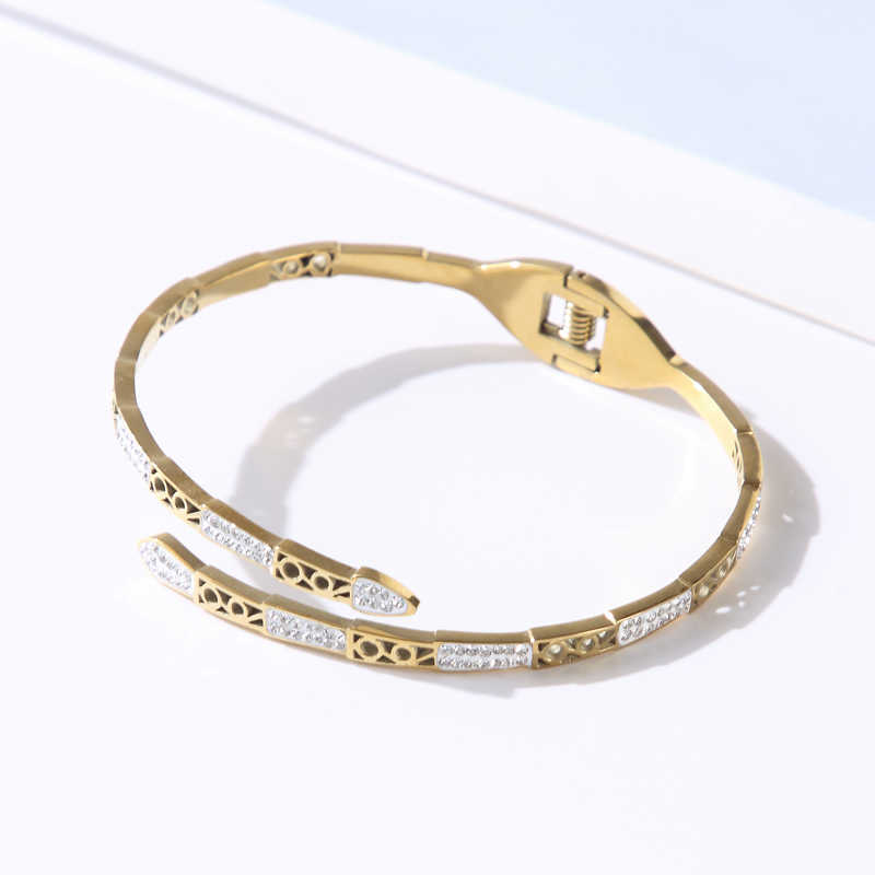 Charming Spring Clasp Bangles Cz Rhinestone Animal Shape Stainless Steel Bracelets for Women Lady Jewelry Gift Q0719
Charming Spring Clasp Bangles Cz Rhinestone Animal Shape Stainless Steel Bracelets for Women Lady Jewelry Gift Q0719