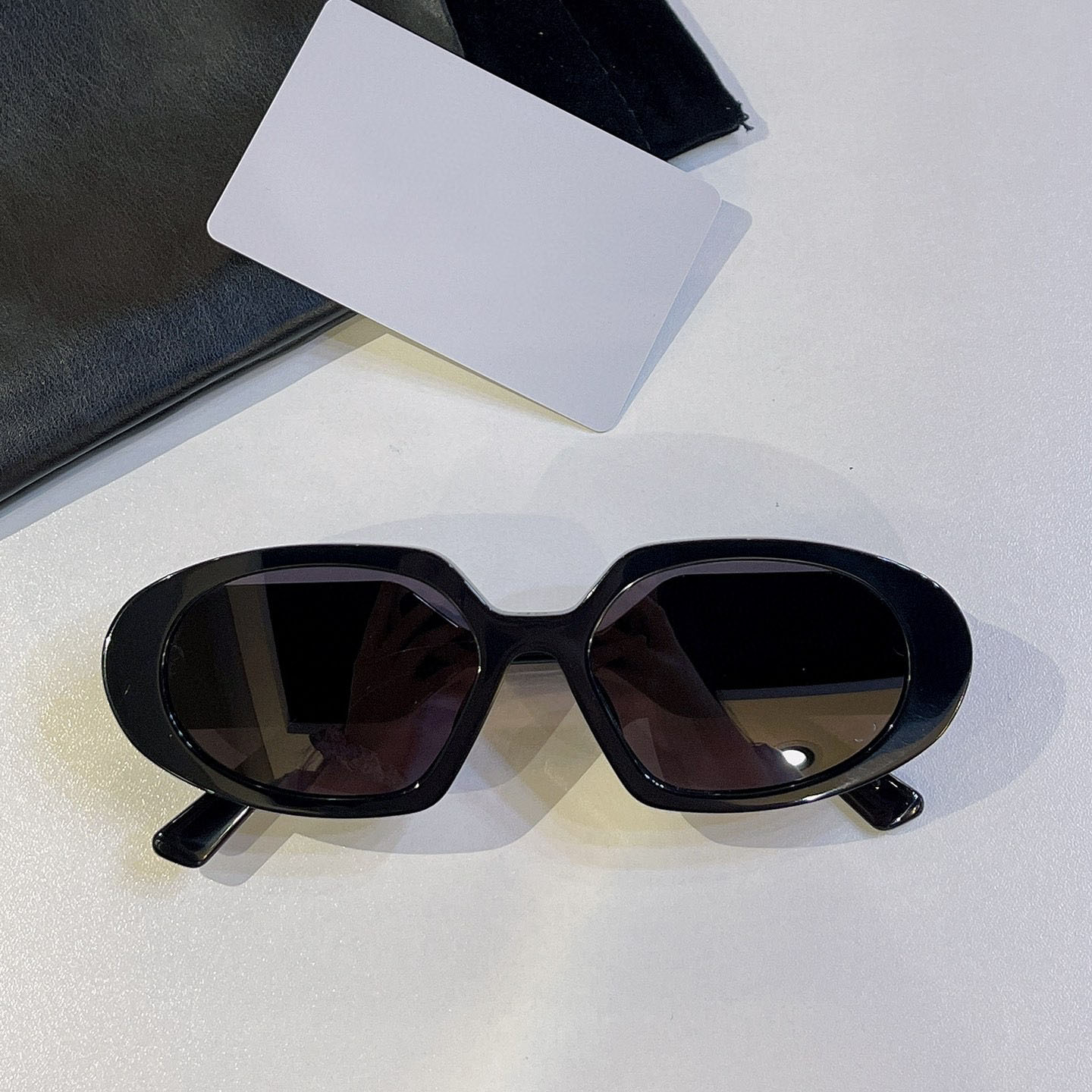 Sunglasses AAAAA Sell well bluelight oversized small face Top high quality original counter brand designer spectacles glasses mens for women, White;black
Sunglasses AAAAA Sell well bluelight oversized small face Top high quality original counter brand designer spectacles glasses mens for women, White;black